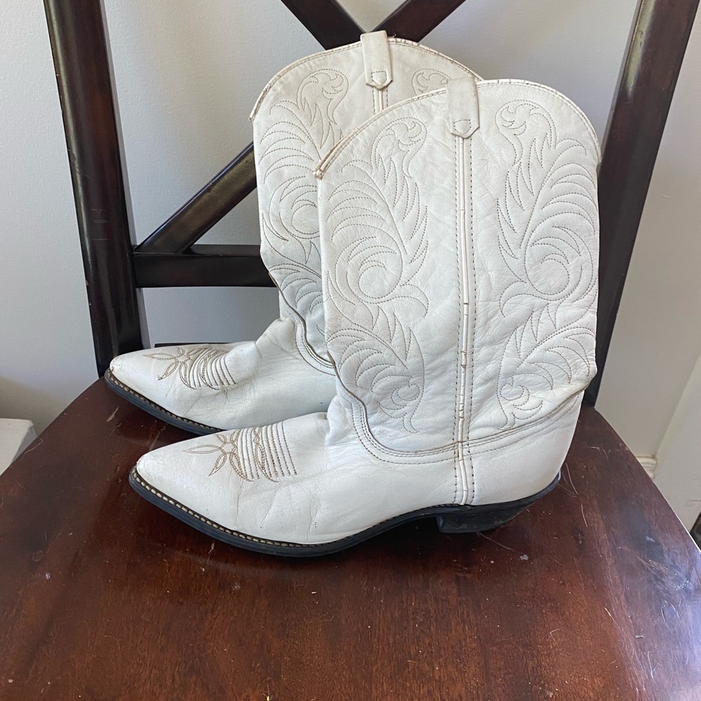 Women’s white leather cowboy boots